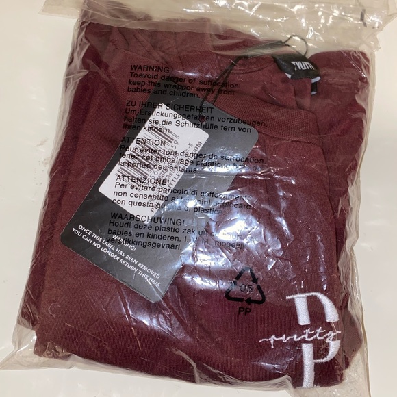 NEW PLT Pretty Little Thing - Rust Embroidered T-Shirt - MEDIUM - Picture 5 of 12